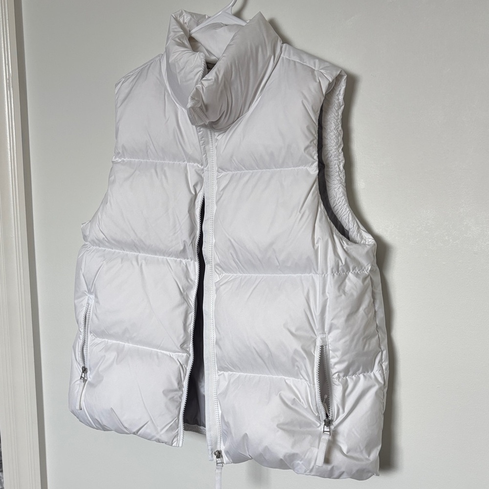 Vuori White Hillside Down Puffer Vest, new with tags - Picture 2 of 8